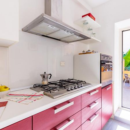 Sansevero Family Apartment By Wonderful Italy Наполи Екстериор снимка