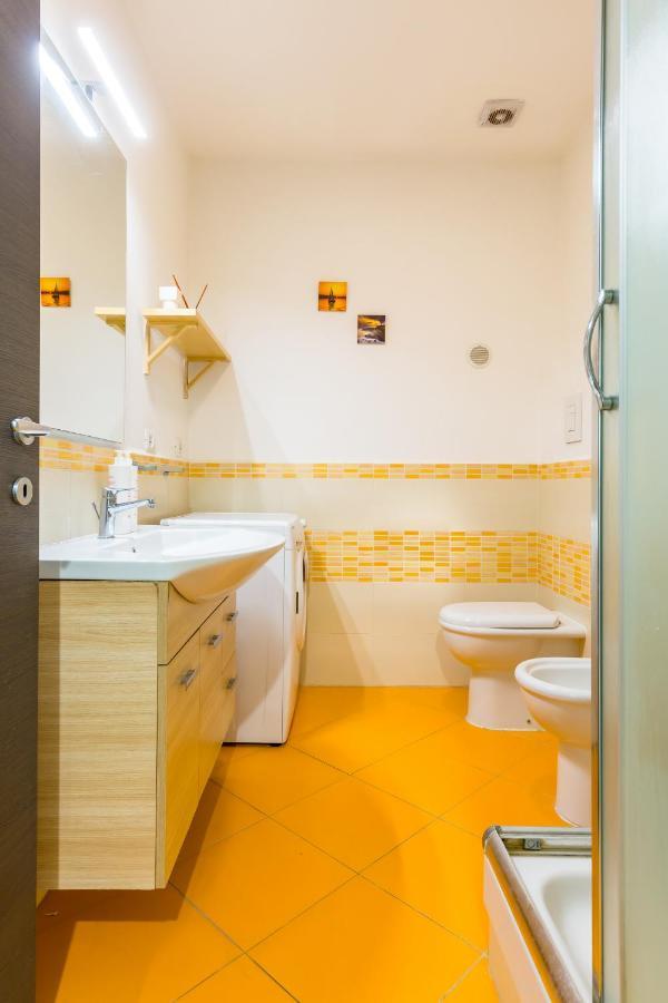 Sansevero Family Apartment By Wonderful Italy Наполи Екстериор снимка